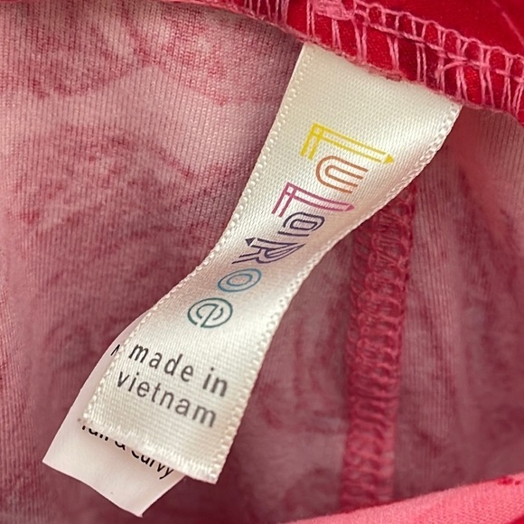 ❤️ 🆕 LULAROE Hearts leggings Size M - Picture 4 of 4